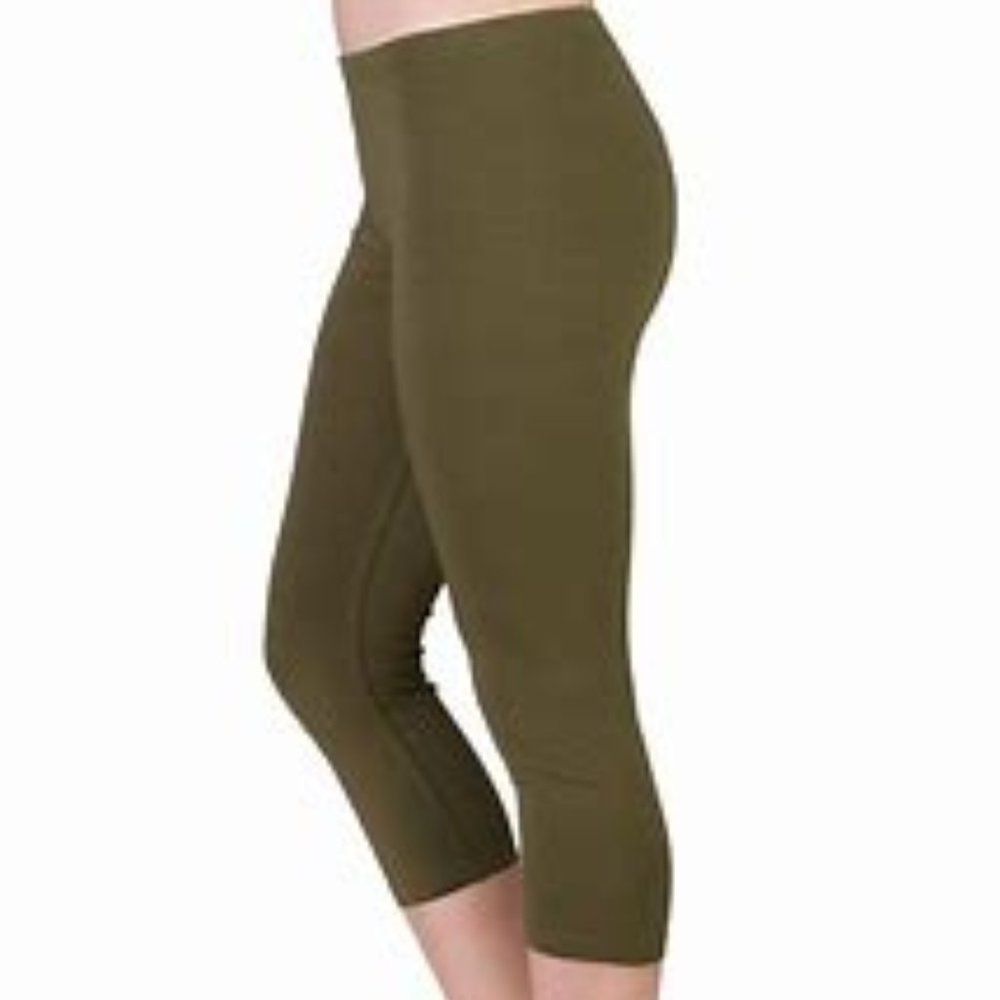 Women's Plus-size Capri Leggings in Olive